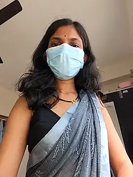 Shivani2002 online show from May 18, 4:07 am