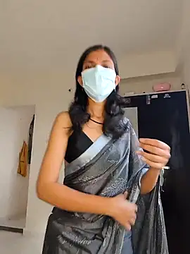 Shivani2002 online show from May 17, 3:06 am