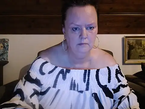 TiffanyMature online show from June 27, 7:53 pm