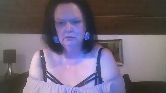 Snapshot of TiffanyMature chatting on September 18, 8:40 pm TiffanyMature online show from September 18, 8:40 pm