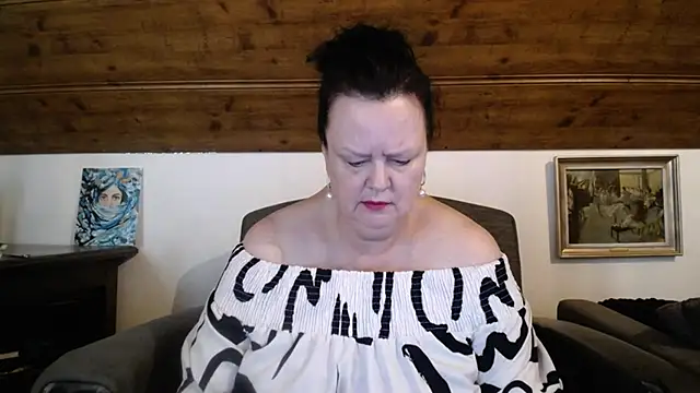 TiffanyMature online show from June 12, 7:05 am