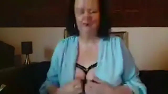 Snapshot of TiffanyMature chatting on October 16, 7:11 am TiffanyMature online show from October 16, 7:11 am