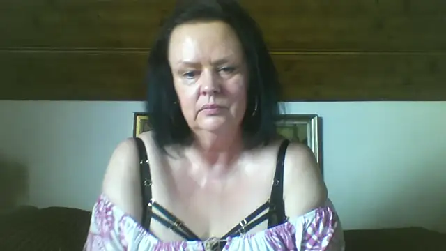 Snapshot of TiffanyMature chatting on September 10, 3:23 pm TiffanyMature online show from September 10, 3:23 pm