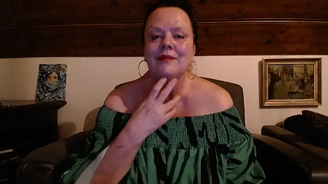 TiffanyMature online show from June 15, 8:09 pm
