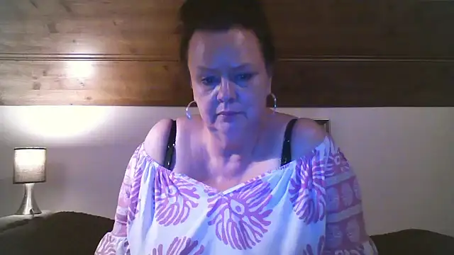Snapshot of TiffanyMature chatting on September 14, 8:18 pm TiffanyMature online show from September 14, 8:18 pm