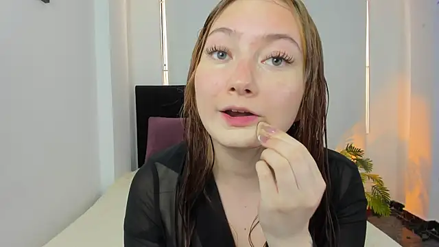 Snapshot of LunaVelvet777 chatting on September 10, 5:35 pm LunaVelvet777 online show from September 10, 5:35 pm