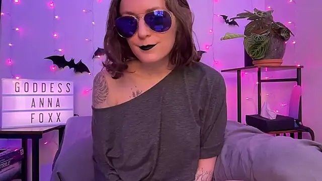 mistressannafoxx online show from December 15, 10:26 pm