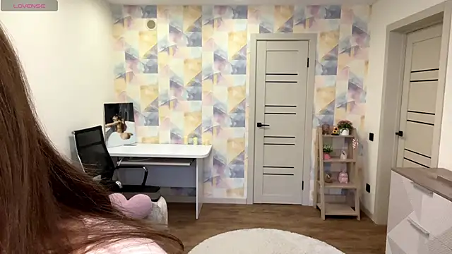 NylaNadler online show from March 5, 4:30 am