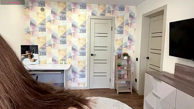 NylaNadler online show from February 23, 6:57 am