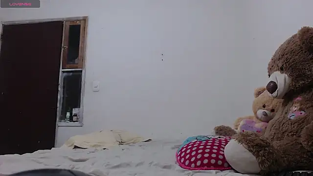 toxic sweet  online show from March 6, 7:03 am