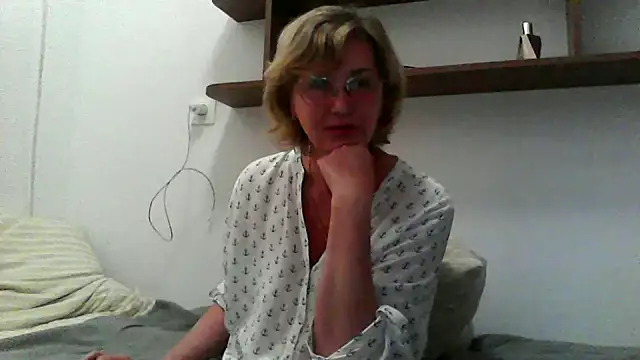 Snapshot of IrynaMolbertx chatting on September 24, 7:35 pm IrynaMolbertx online show from September 24, 7:35 pm