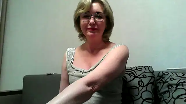 IrynaMolbertx online show from March 15, 7:49 pm