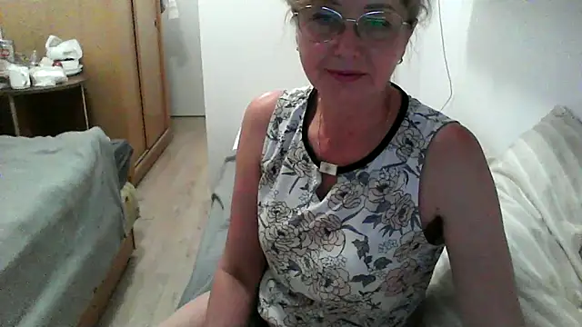 Snapshot of IrynaMolbertx chatting on September 12, 6:37 pm IrynaMolbertx online show from September 12, 6:37 pm