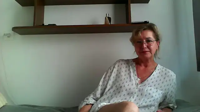 Snapshot of IrynaMolbertx chatting on September 28, 1:38 pm IrynaMolbertx online show from September 28, 1:38 pm