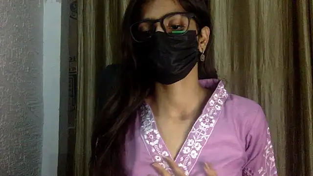 Snapshot of _kamyaa09 chatting on October 14, 9:23 am kamyaa09 online show from October 14, 9:23 am