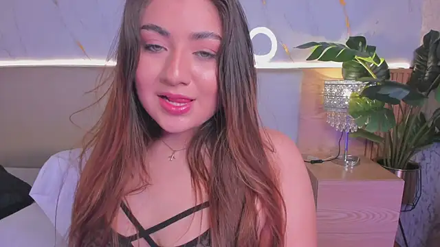 Snapshot of ChloeeMonroee chatting on October 9, 1:15 pm ChloeeMonroee online show from October 9, 1:15 pm