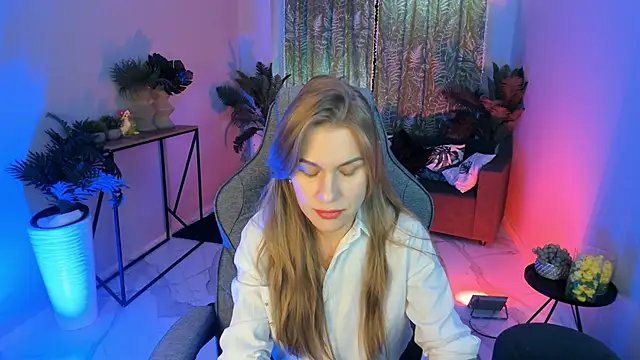 Snapshot of VanessaMates chatting on October 7, 8:19 am VanessaMates online show from October 7, 8:19 am