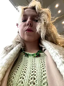 EveLittleSinner online show from September 20, 9:18 am