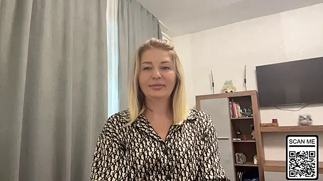 Snapshot of Blondie_xoxoxo chatting on October 3, 9:36 am Blondie xoxoxo online show from October 3, 9:36 am
