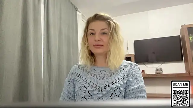 Snapshot of Blondie_xoxoxo chatting on October 10, 7:35 am Blondie xoxoxo online show from October 10, 7:35 am