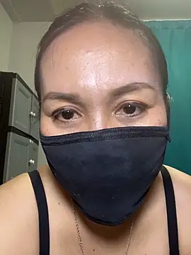 melyiaaa online show from May 15, 2:42 pm