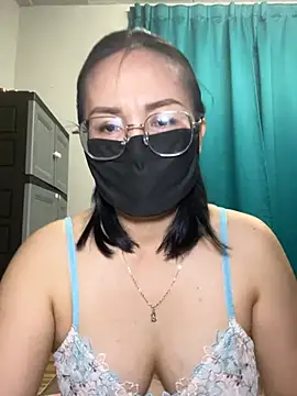 melyiaaa online show from April 22, 2:36 pm