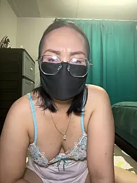 melyiaaa online show from April 26, 2:48 pm