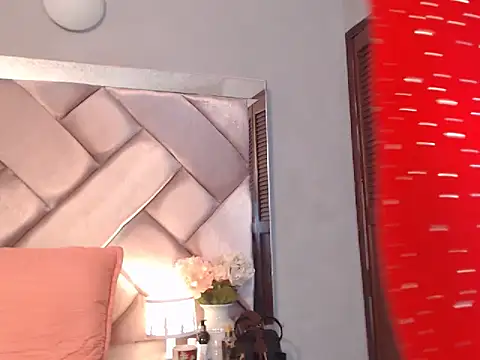 Ashleyroberst online show from February 24, 12:59 pm