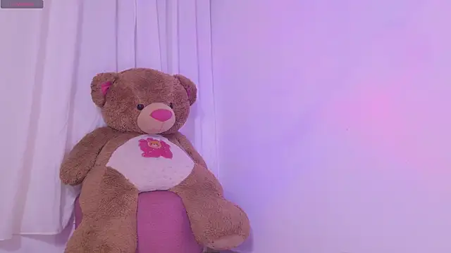 BrunetteAdams001 online show from February 3, 6:40 am