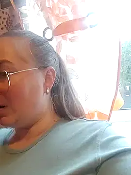 Kiss Eva online show from October 22, 2:11 pm