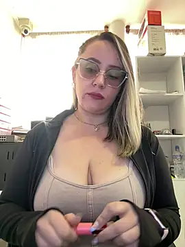 CurvyLust x online show from February 19, 3:00 pm