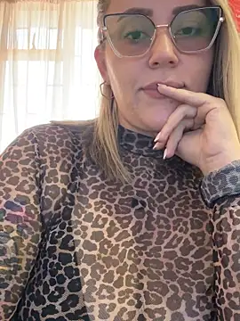 CurvyLust x online show from December 17, 1:48 pm