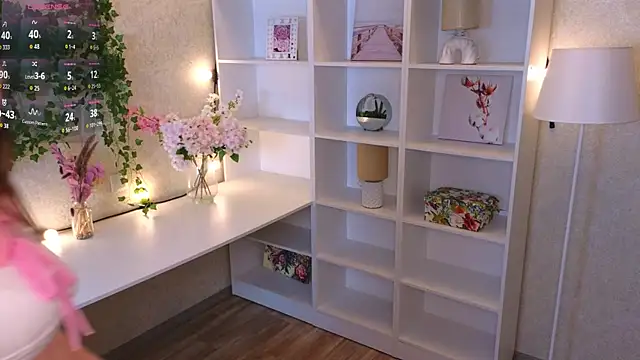 TraciMyntti online show from September 25, 1:37 am