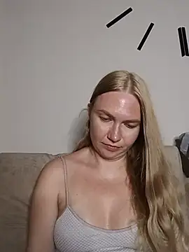 KisaVixen online show from July 9, 6:43 pm