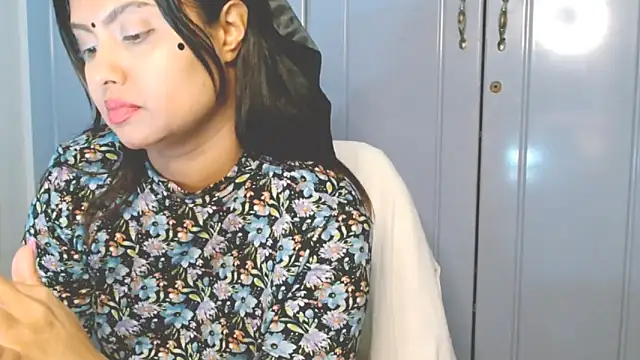 Snapshot of Indian_GlowingMiax chatting on September 23, 7:45 pm Indian GlowingMiax online show from September 23, 7:45 pm