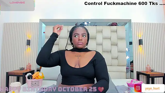 Snapshot of nahomye_teylor chatting on October 17, 3:32 am nahomye teylor online show from October 17, 3:32 am