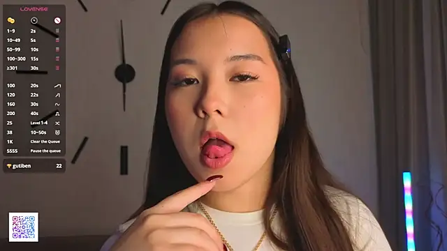 AlberthaEscue online show from October 9, 4:38 am