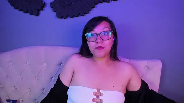 Snapshot of Skye_bluee_ chatting on September 18, 3:16 am Skye bluee online show from September 18, 3:16 am