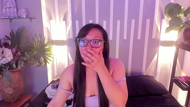 Snapshot of Skye_bluee_ chatting on September 20, 4:44 am Skye bluee online show from September 20, 4:44 am