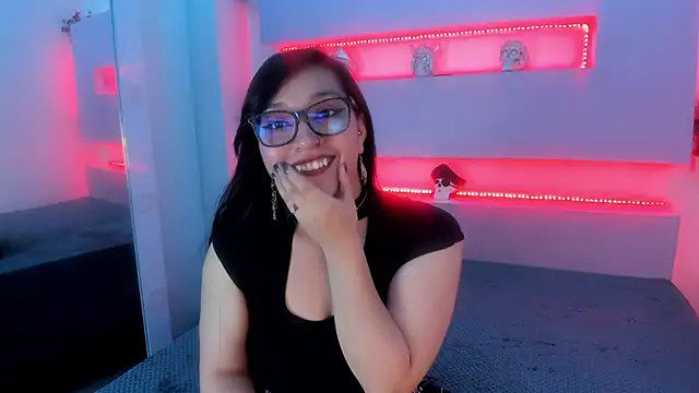 Snapshot of Skye_bluee_ chatting on October 1, 3:33 am Skye bluee online show from October 1, 3:33 am