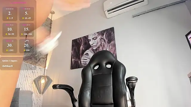 Emilly mell online show from May 11, 11:56 am