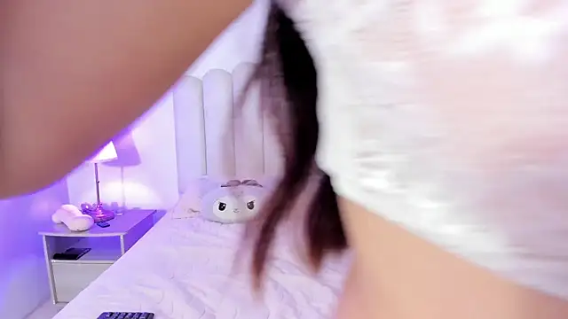 SofieBunnie online show from May 4, 11:08 pm