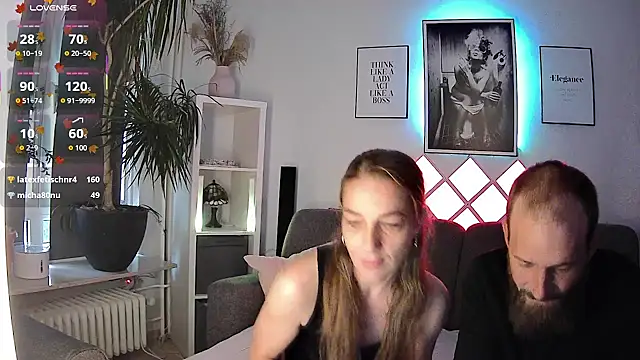 XBellaXundXUweX online show from October 4, 12:00 pm