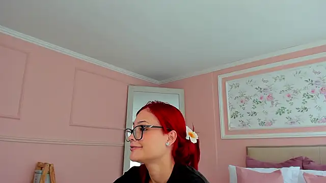 mae lyra online show from April 28, 5:28 pm