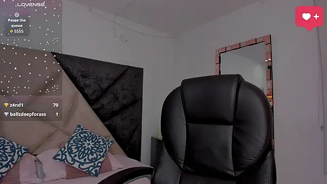 SaraWagner  online show from June 17, 12:34 am