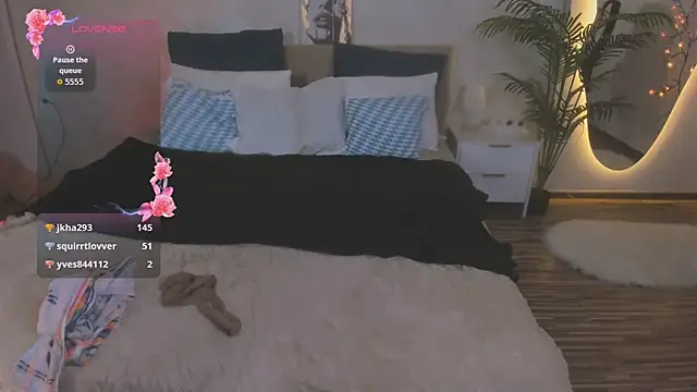 Lunar Lily online show from June 6, 7:03 am
