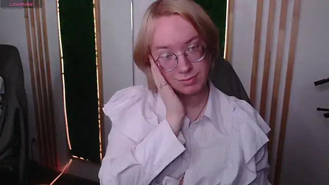 Amanda Butlerr online show from June 13, 2:03 pm