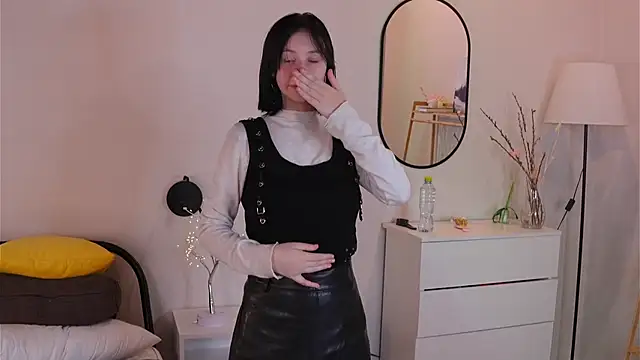 SuzanneHowse online show from November 22, 7:44 am