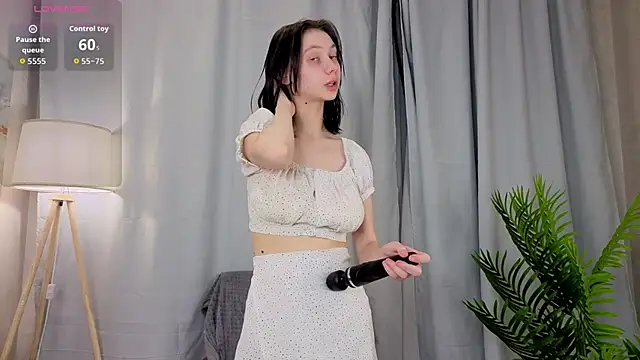 SuzanneHowse online show from March 27, 4:08 pm