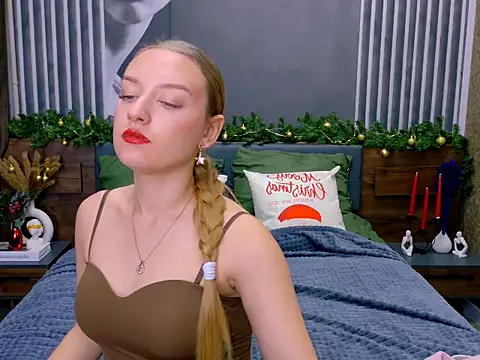 DarcyWilsy online show from December 17, 4:00 pm